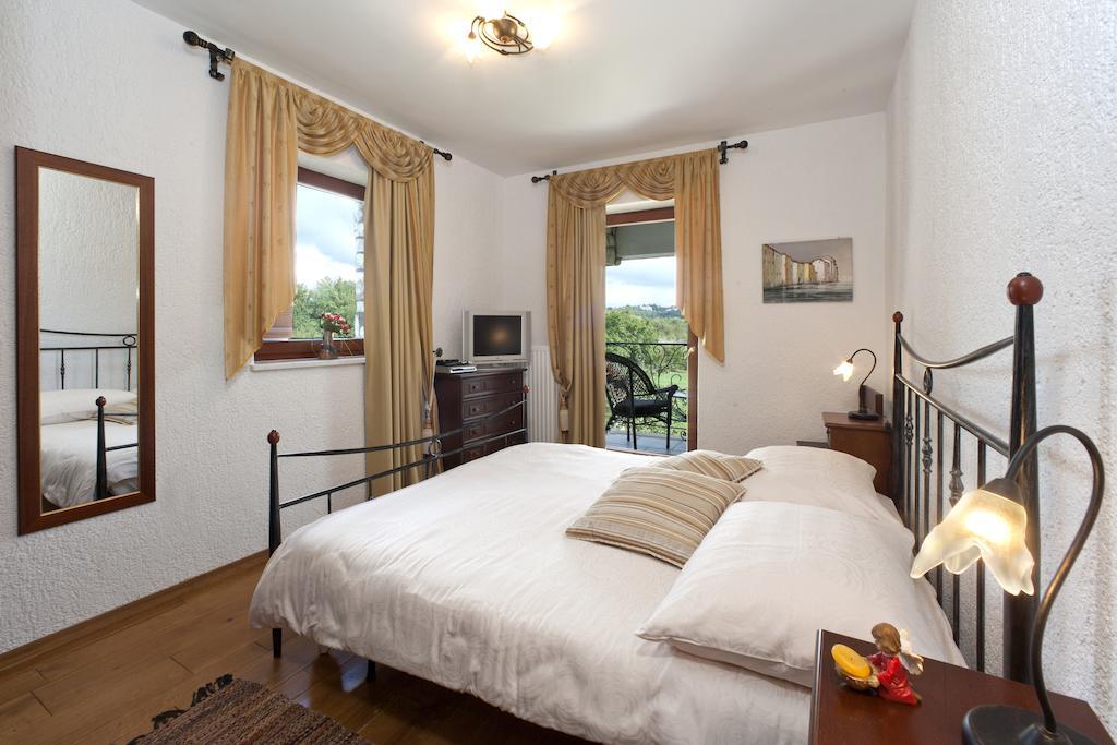 Villa Castello Rausch Valkarin 部屋 写真