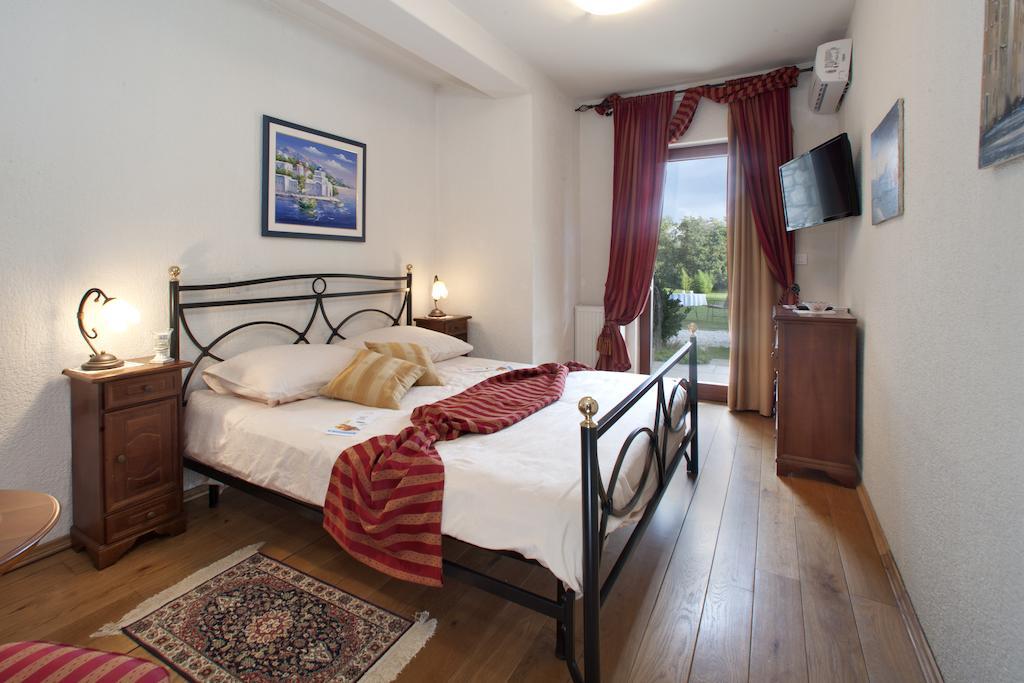 Villa Castello Rausch Valkarin 部屋 写真