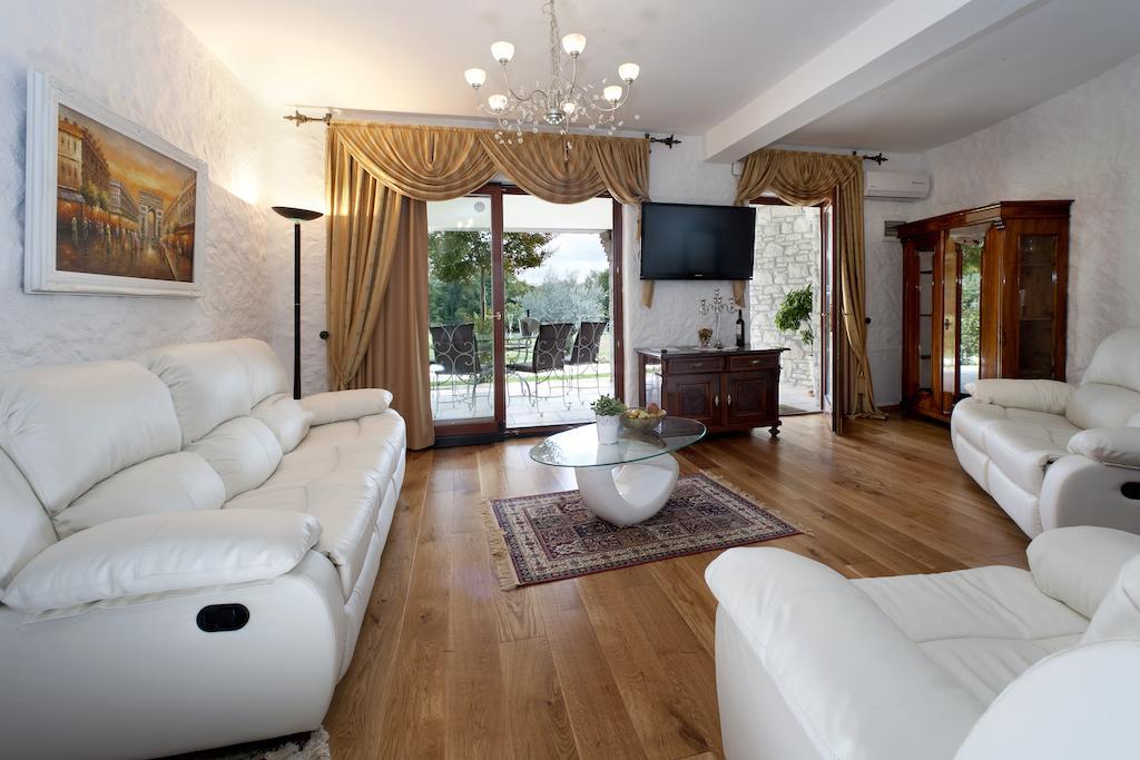 Villa Castello Rausch Valkarin 部屋 写真