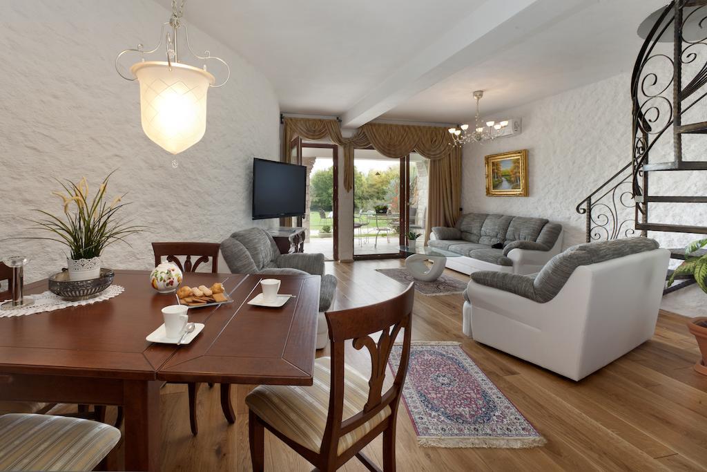 Villa Castello Rausch Valkarin 部屋 写真